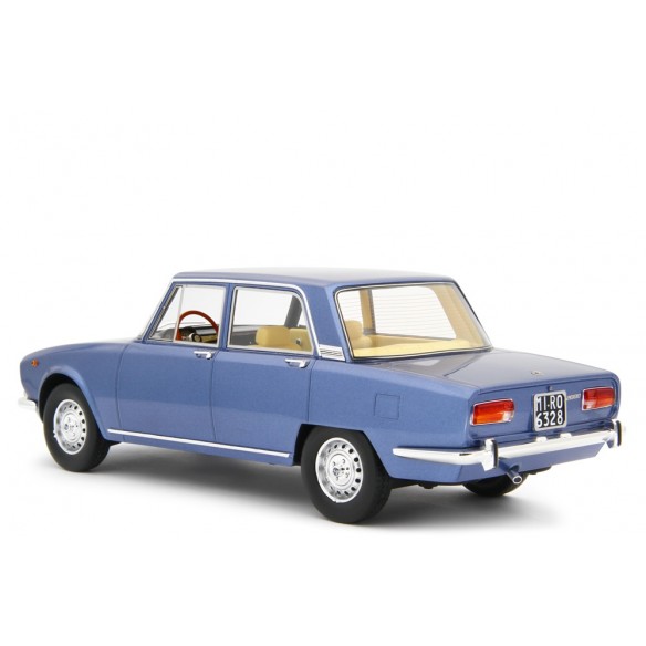 Alfa Romeo 2000 berlina 1971 1/18