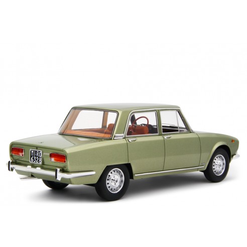 Alfa Romeo 2000 berlina 1971 1/18