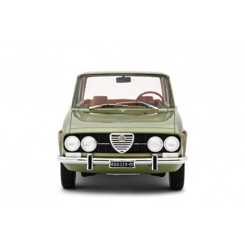 Alfa Romeo 2000 berlina 1971 1/18