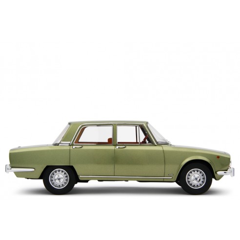 Alfa Romeo 2000 berlina 1971 1/18