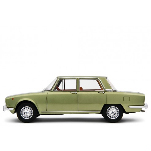 Alfa Romeo 2000 berlina 1971 1/18