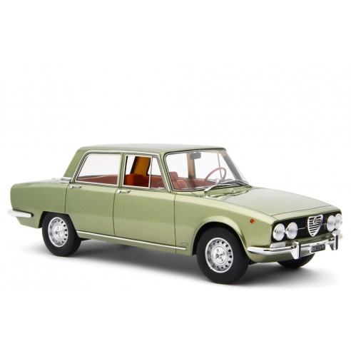 Alfa Romeo 2000 berlina 1971 1/18
