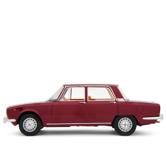 Alfa Romeo 2000 berlina 1971 1/18