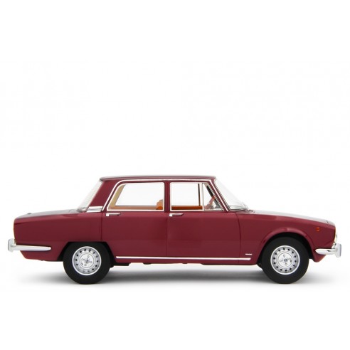 Alfa Romeo 2000 berlina 1971 1/18