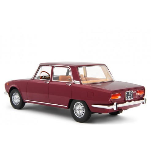 Alfa Romeo 2000 berlina 1971 1/18