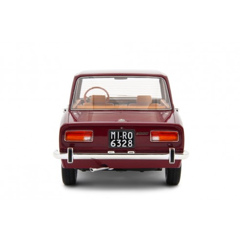 Alfa Romeo 2000 berlina 1971 1/18