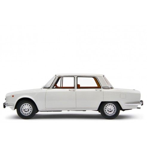 Alfa Romeo 2000 berlina 1971 1/18