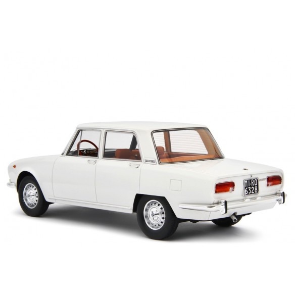 Alfa Romeo 2000 berlina 1971 1/18