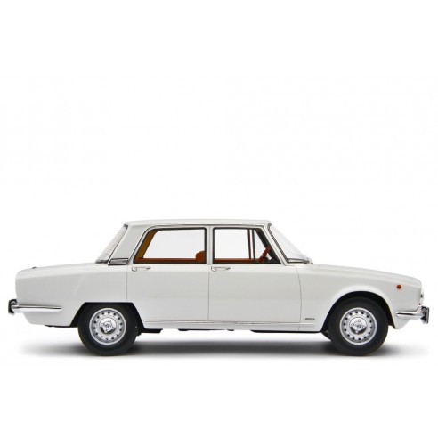 Alfa Romeo 2000 berlina 1971 1/18