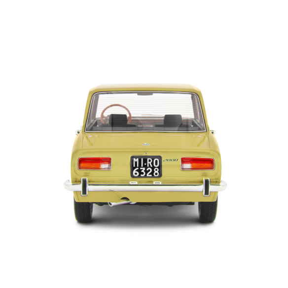 Alfa Romeo 2000 berlina 1971 1/18