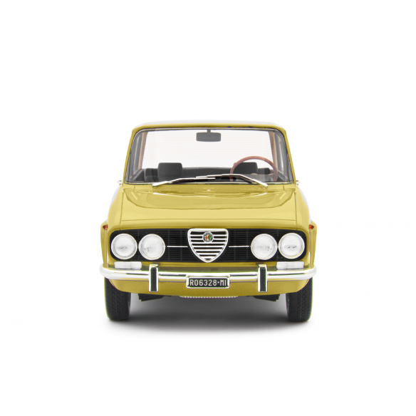 Alfa Romeo 2000 berlina 1971 1/18