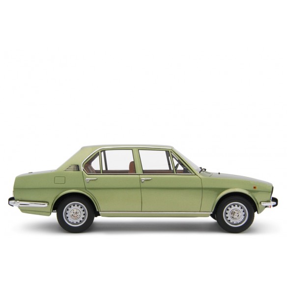 Alfa Romeo Alfetta 1.8 1975 (Scudo Largo) 1/18
