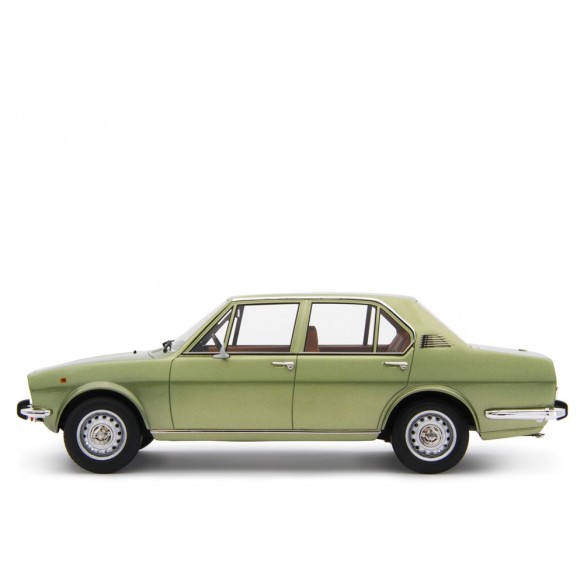 Alfa Romeo Alfetta 1.8 1975 (Scudo Largo) 1/18