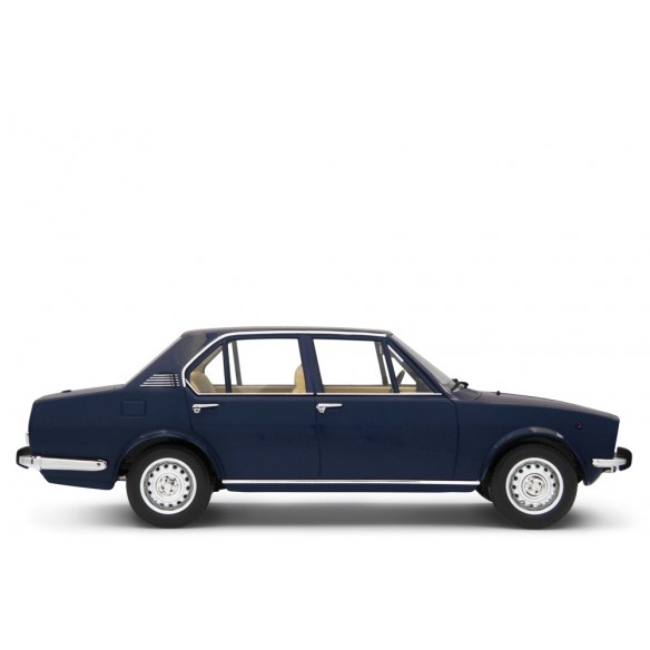 Alfa Romeo Alfetta 1.8 1975 (Scudo Largo) 1/18
