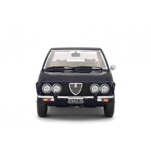 Alfa Romeo Alfetta 1.8 1975 (Scudo Largo) 1/18