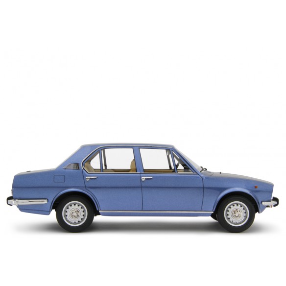 Alfa Romeo Alfetta 1.8 1975 (Scudo Largo) 1/18