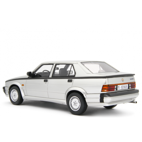 Alfa 75 1.8i Turbo America 1986 1:18 Model car 1:18 Laudoracing