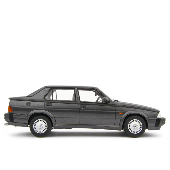 Alfa 75 1.8i Turbo America 1986 1:18