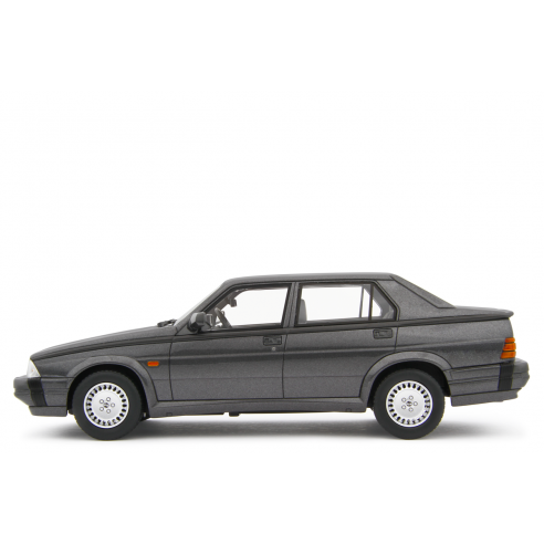 Alfa 75 1.8i Turbo America 1986 1:18