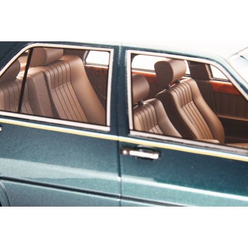 Lancia Thema 8.32 1986 1:18