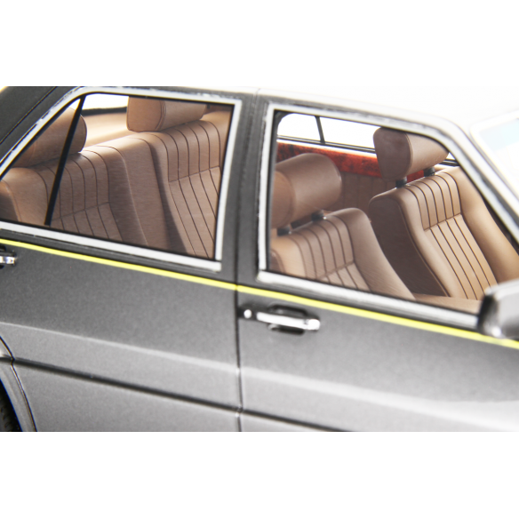 Lancia Thema 8.32 1986 1:18