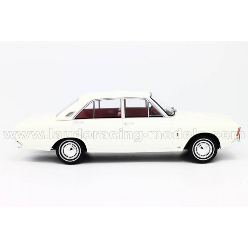 Ford Taunus 17M (P7a) 1967 1:18 Bos...