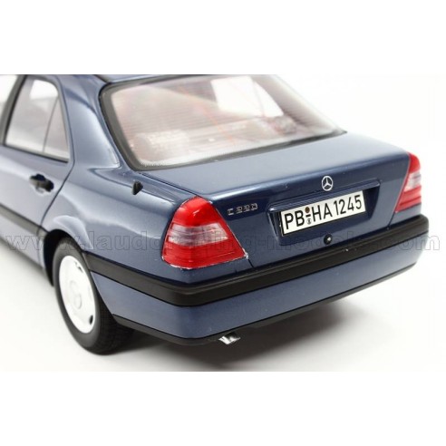 Mercedes C220 (W202) 1995 1:18 Bos...