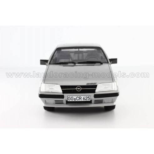 Opel Monza A2 GSE, argento 1985 1:18...