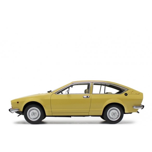 Alfa Romeo Alfetta GTV 2000 car model 1/18 yellow - Laudoracing Models