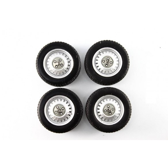 Complete Set Roues Alfa Romeo 1970  1/18 LM0008