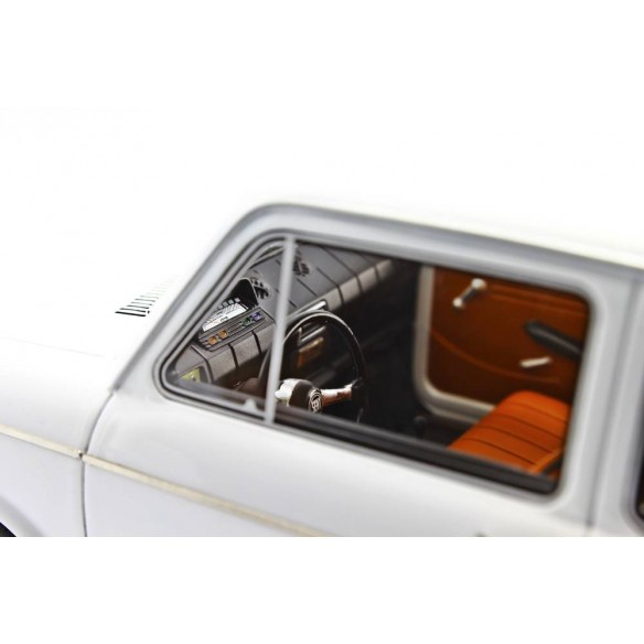 Fiat 850 Special 1968 1:18 LM105A