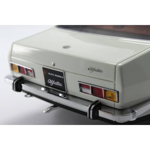 Alfa Romeo Alfetta 1.8 1972 1:18 LM097A