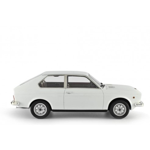 Fiat 128 3P 1100 1975 1:18 LM106E