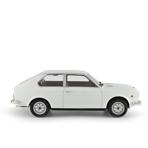 Fiat 128 3P 1100 1975 1:18 LM106E