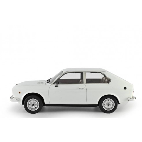 Fiat 128 3P 1100 1975 1:18 LM106E