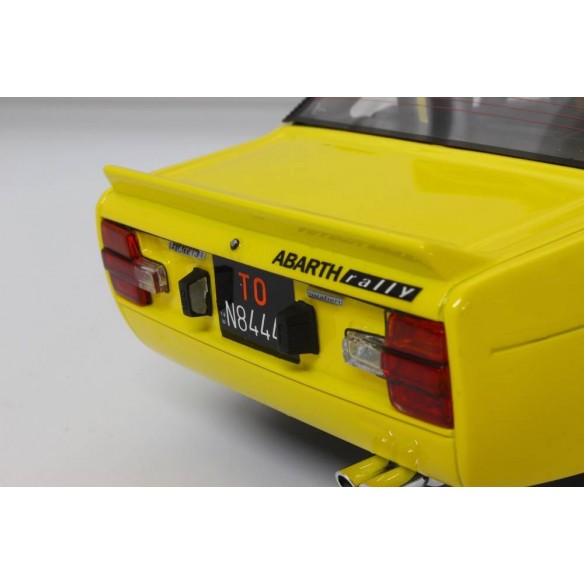 Fiat 131 Abarth Stradale 1976 1:18 LM109C